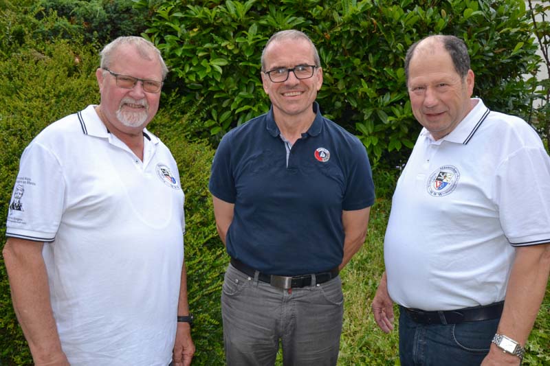 Klaus Busch (MGV Windesheim, Sprecher des Team-Vorstandes), Gerhard Wöllstein (neuer Chorleiter des Männerchores) und Manfred Heintz (MGV Waldlaubersheim, 1. Vorsitzender) freuen sich auf die musikalische Zusammenarbeit.